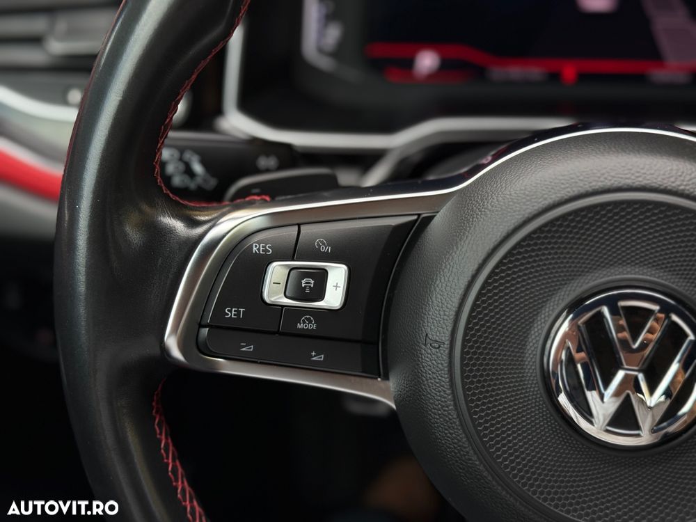 Volkswagen Polo 2.0 TSI DSG GTI - 24