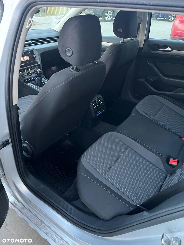 Volkswagen Passat - 11