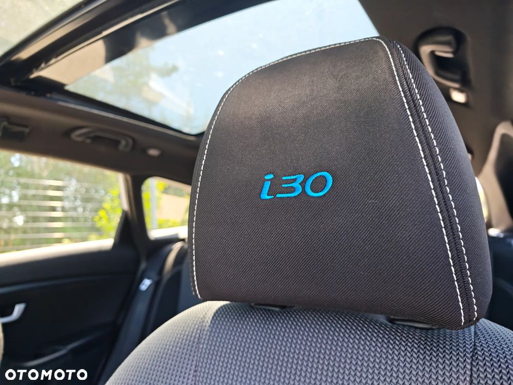 Hyundai i30 1.6 CRDi Fifa World Cup Edition - 12