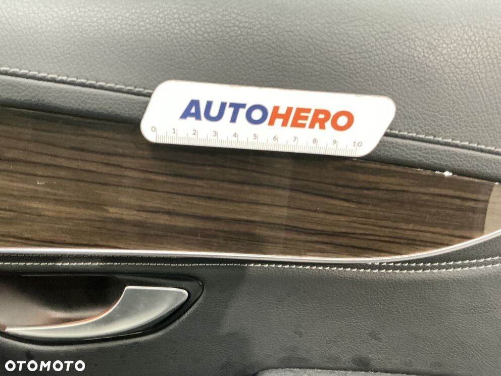 Mercedes-Benz GLC - 30