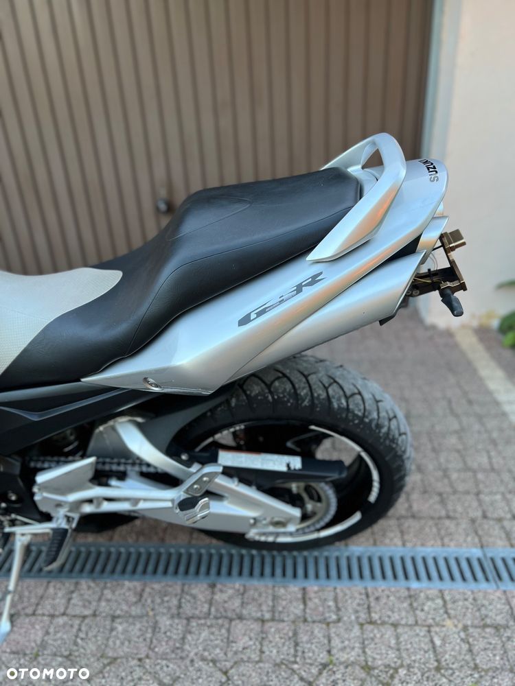 Suzuki GSR - 22
