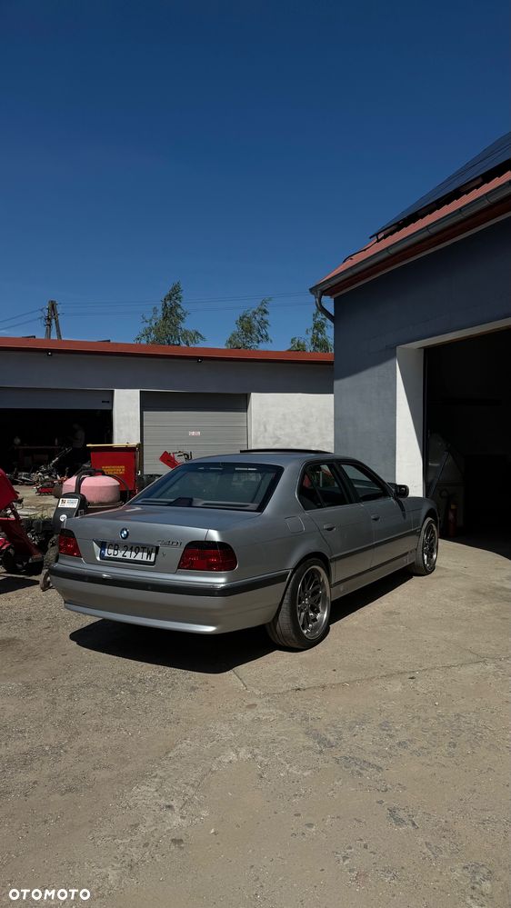 BMW Seria 7 740i - 16