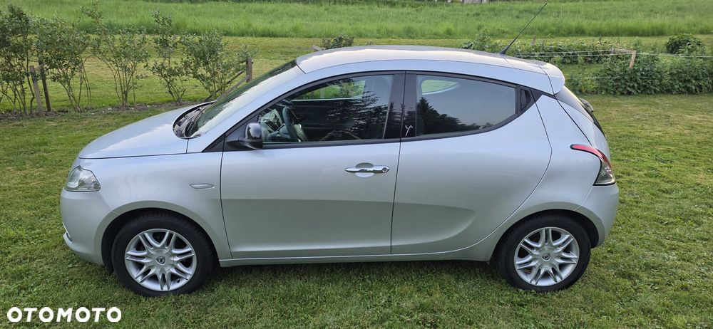 Lancia Ypsilon - 2