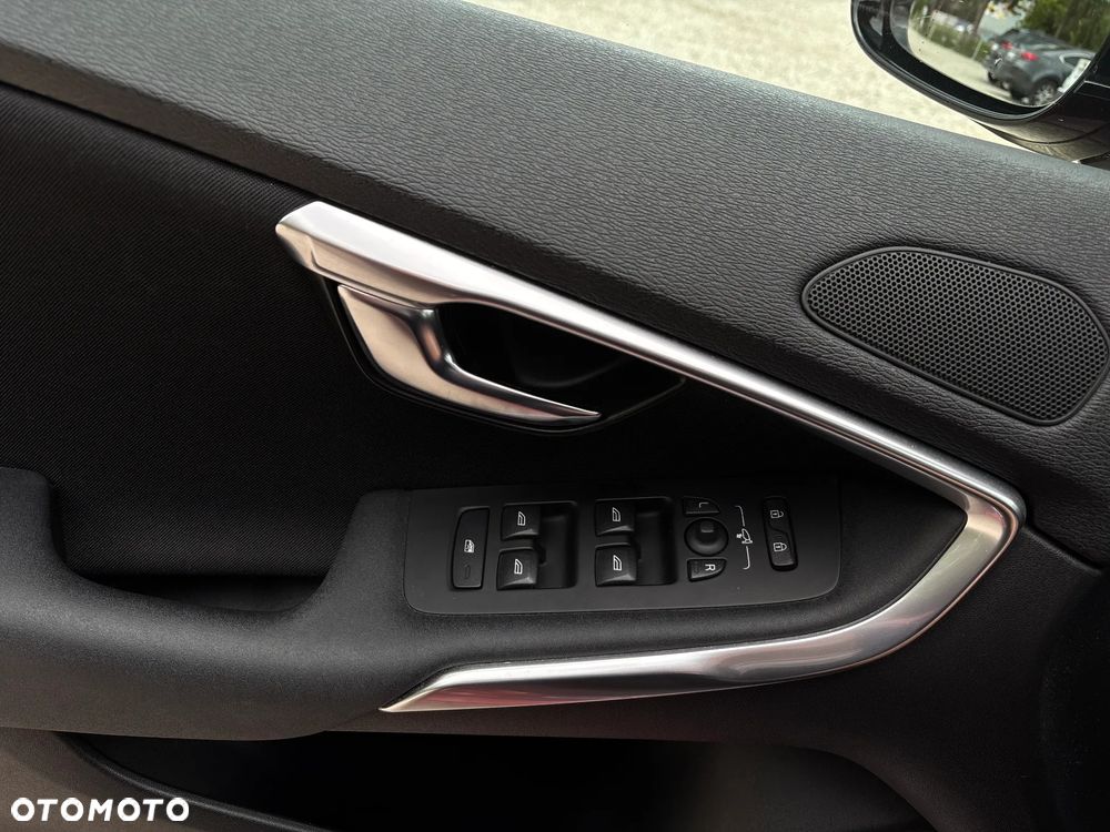Volvo V40 D2 Momentum - 16