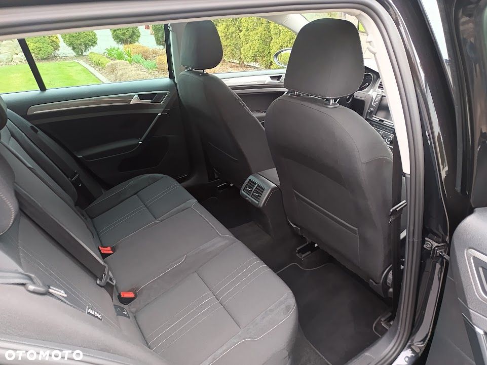 Volkswagen Golf - 8