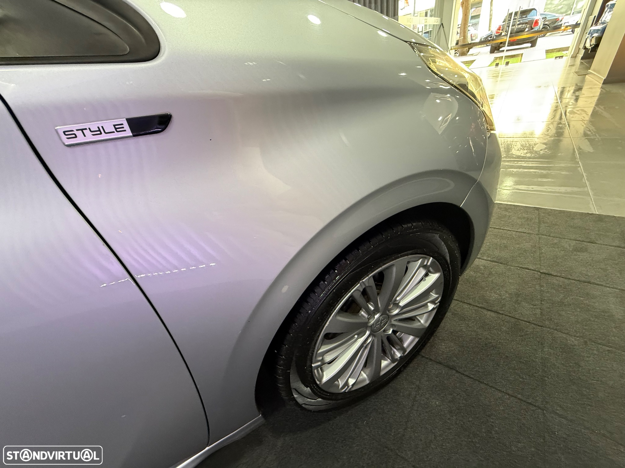 Peugeot 208 1.2 PureTech Style - 23