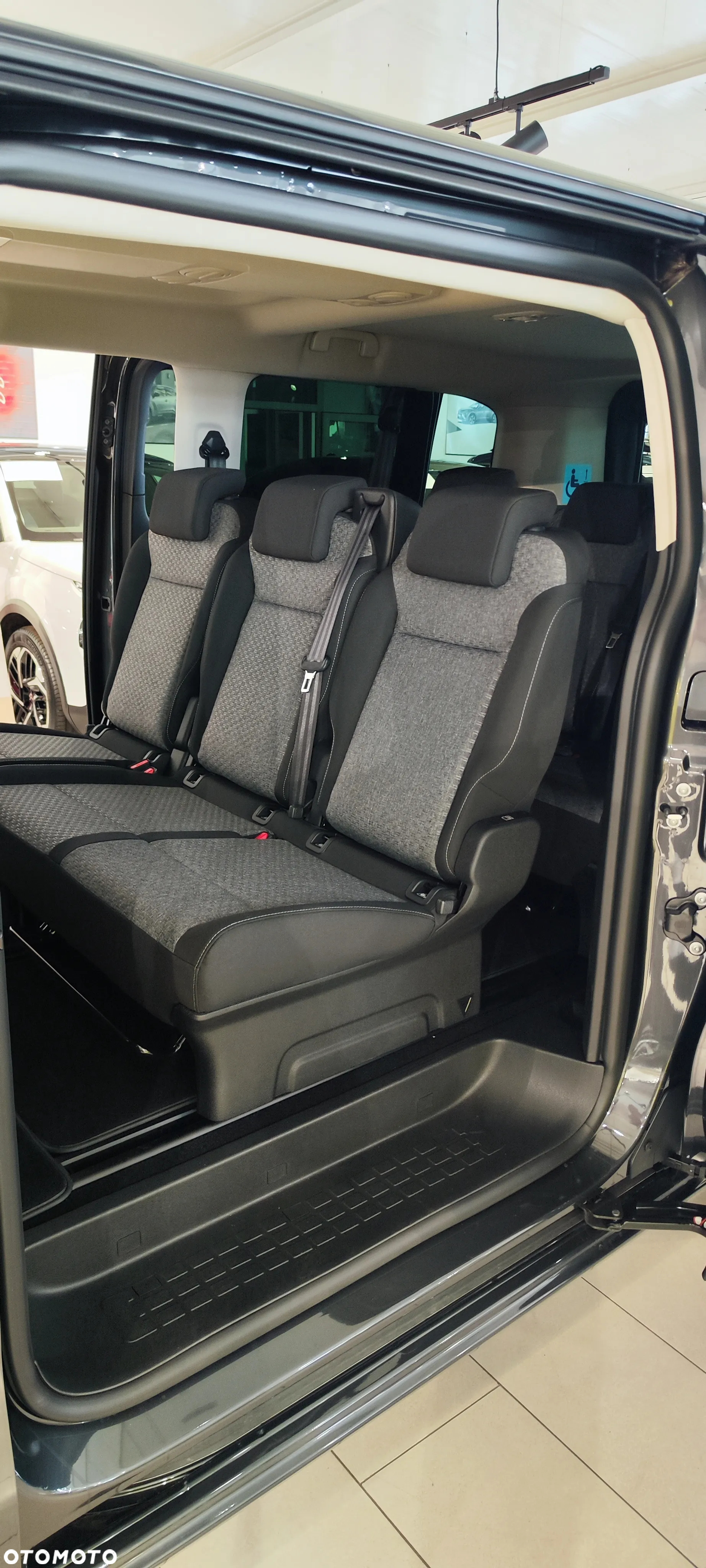 Peugeot Traveller - 11