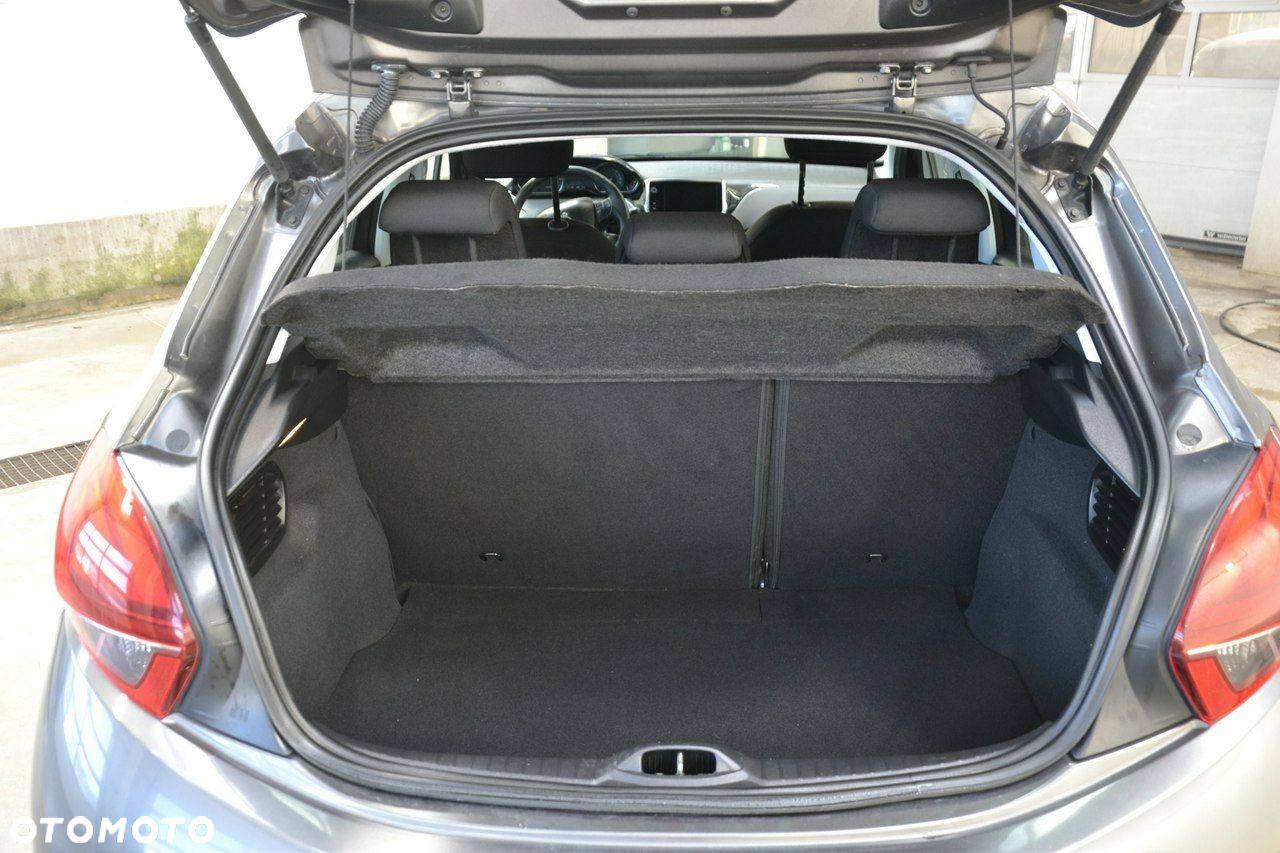 Peugeot 208 - 26