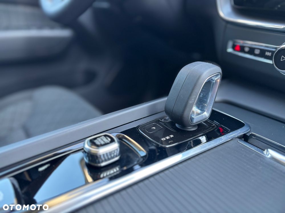 Volvo XC 60 B4 B Momentum Pro - 25