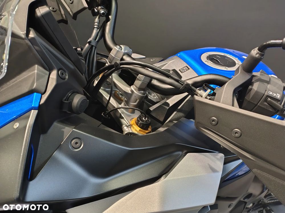 Suzuki GSX - 3
