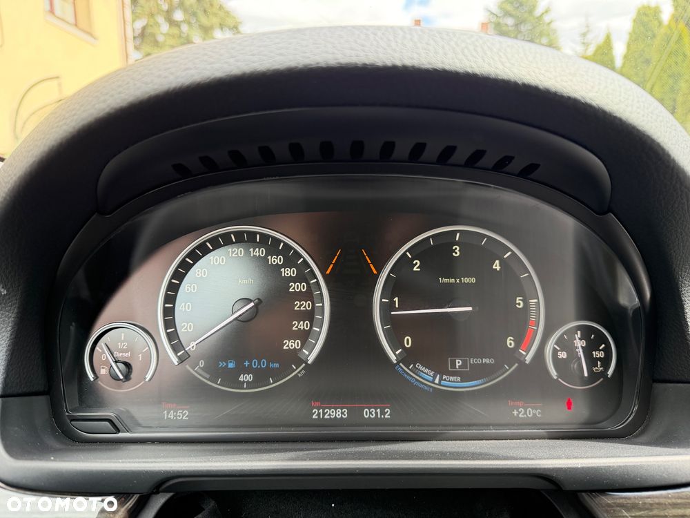BMW Seria 5 525d xDrive Luxury Line - 28