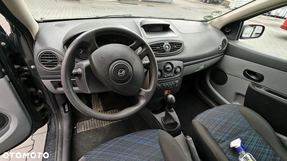 Renault Clio - 9