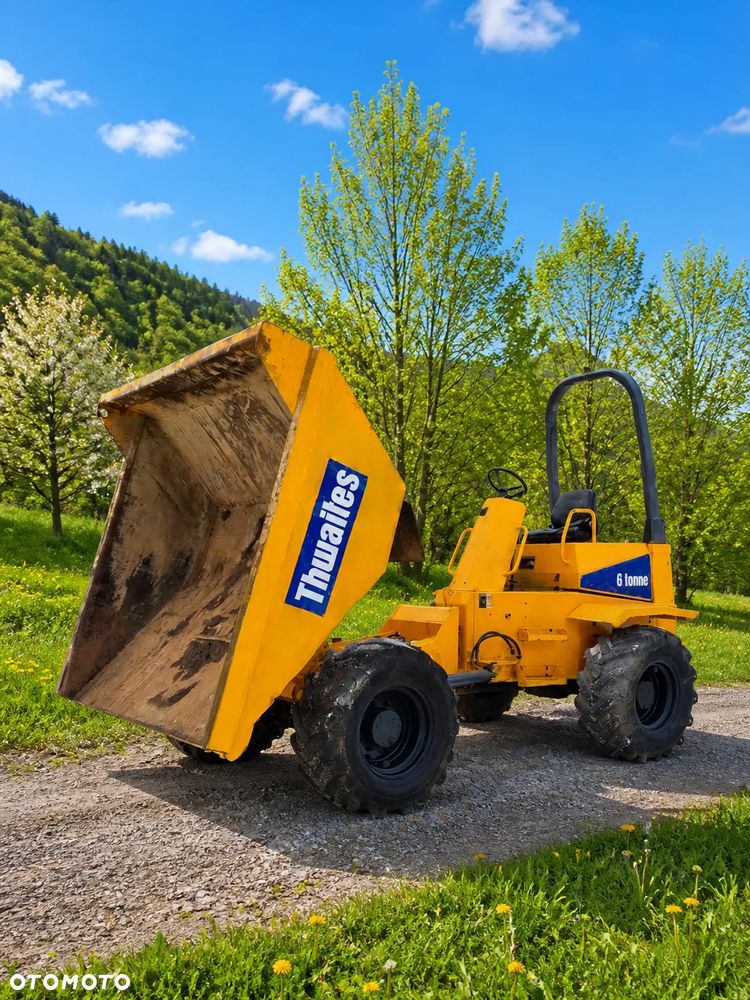 Thwaites Wozidło Budowlano-Rolnicze. 6 ton ładowność. 4x4 napęd.  Potężna Moc silnika i Hydrauliki. Najlepszy silnik Perkins 90km. Maszyna Kupiona z Norweskiego Gospodarstwa Rolniczego typu Kurniki. Stan Idealny. Zero Luzów i wycieków! Odpala na dotyk. Serwisowane w Dekra Norweska! Hamulce brzytwa. Serwisy w DEKRA. Maszyna Woziła lekkie ładunki. Praktycznie zerowe zużycie. Wielka Okazja. Wszystko w pełnym Oryginale. - 2