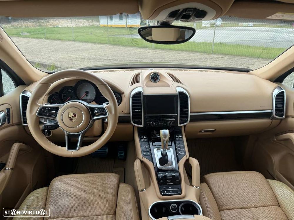Porsche Cayenne S - 10