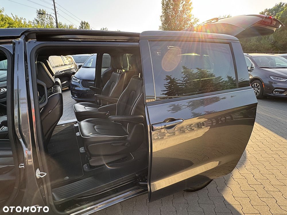 Chrysler Pacifica - 13
