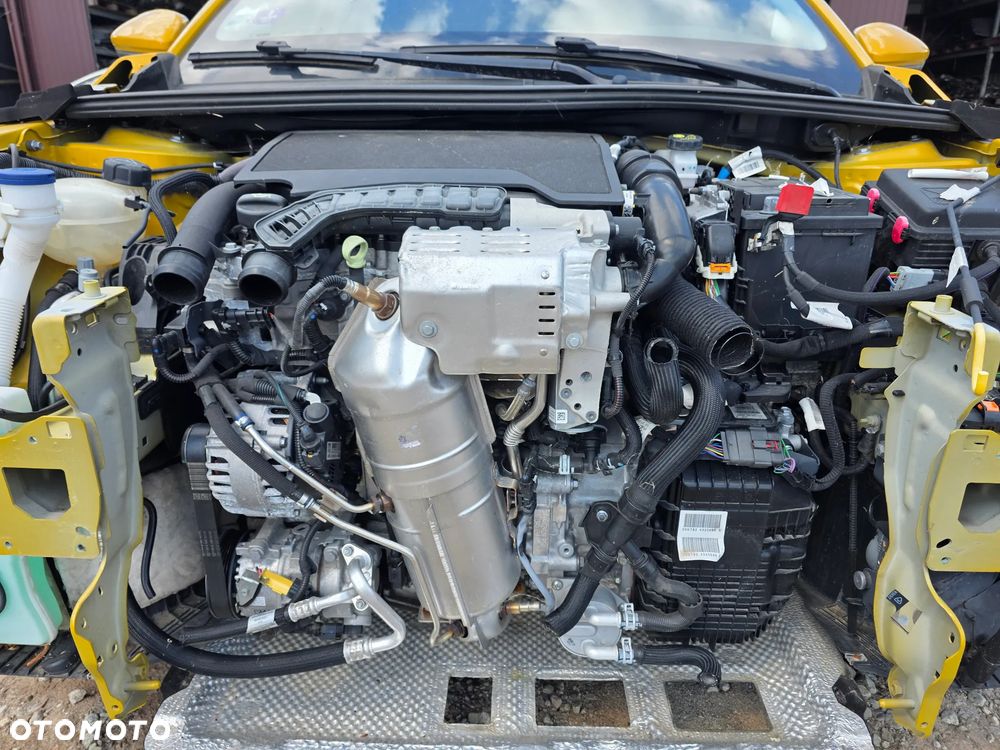 Peugeot 208 PureTech 100 EAT8 Allure - 11