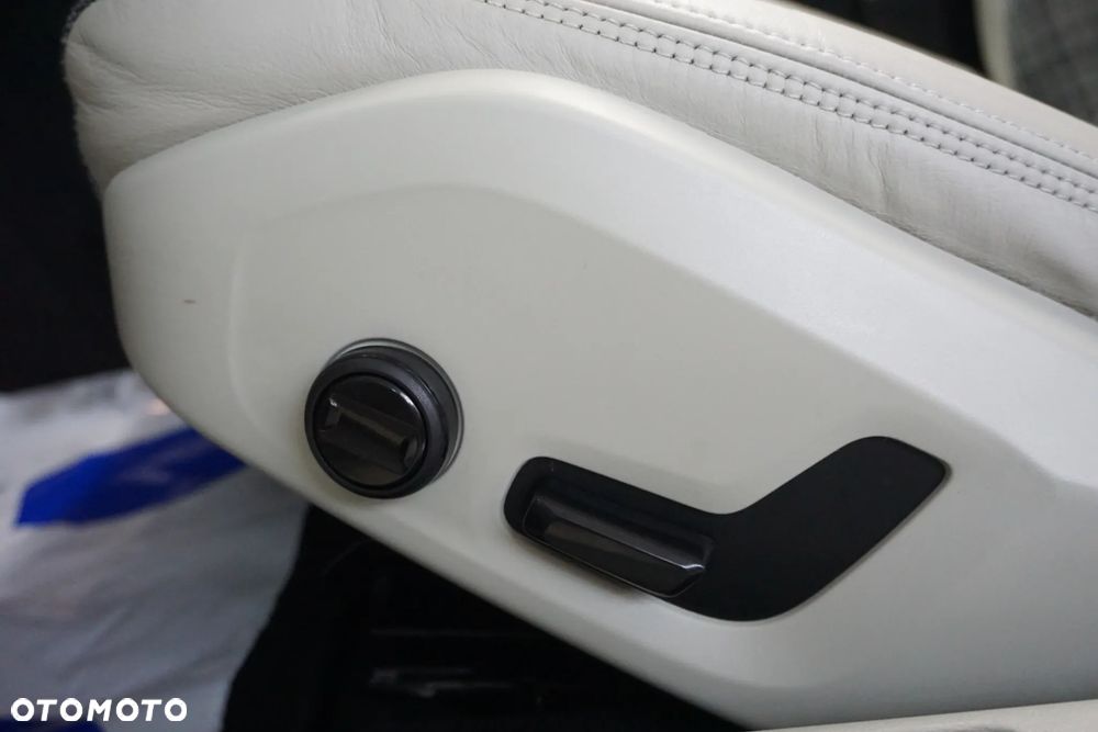 Volvo V60 D3 AWD Geartronic Momentum - 33