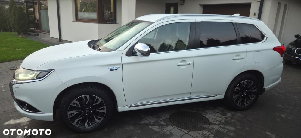 Mitsubishi Outlander 2.0 4WD Plus - 3