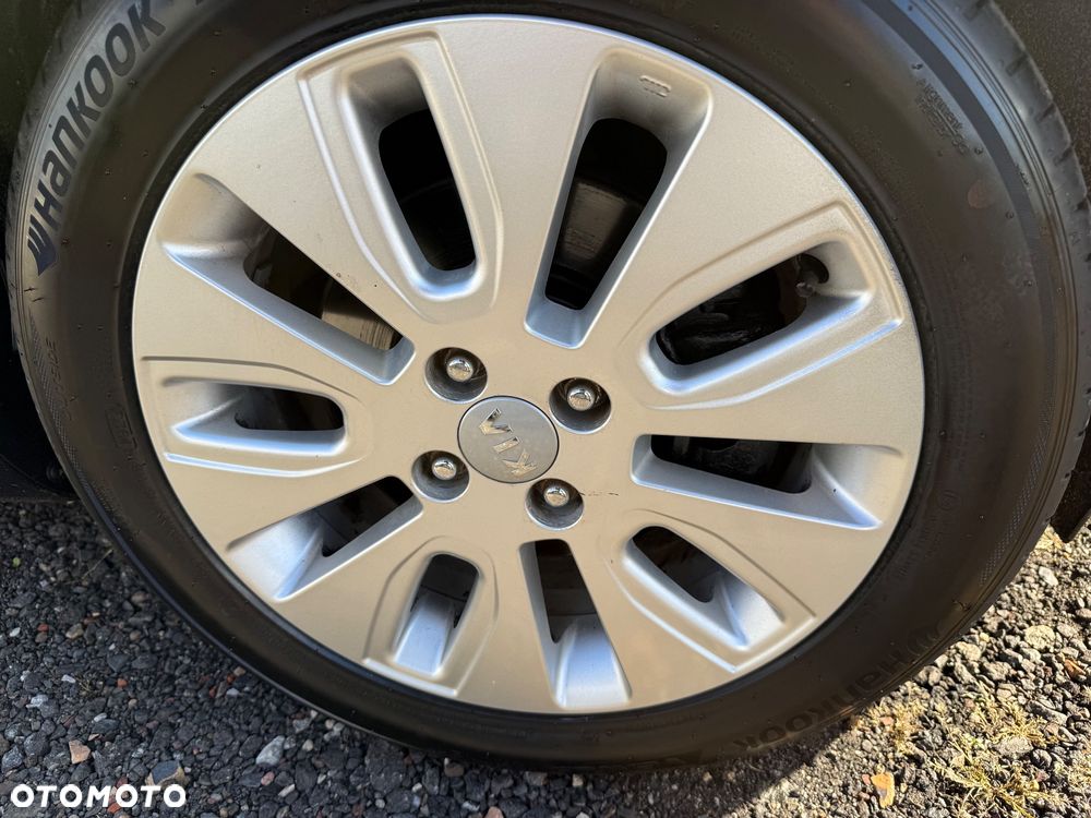 Kia Rio 1.4 M - 12
