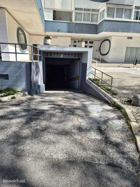 Alugo parqueamento na Torre das Argolas 4 Costa de Caparica - Grande imagem: 2/6