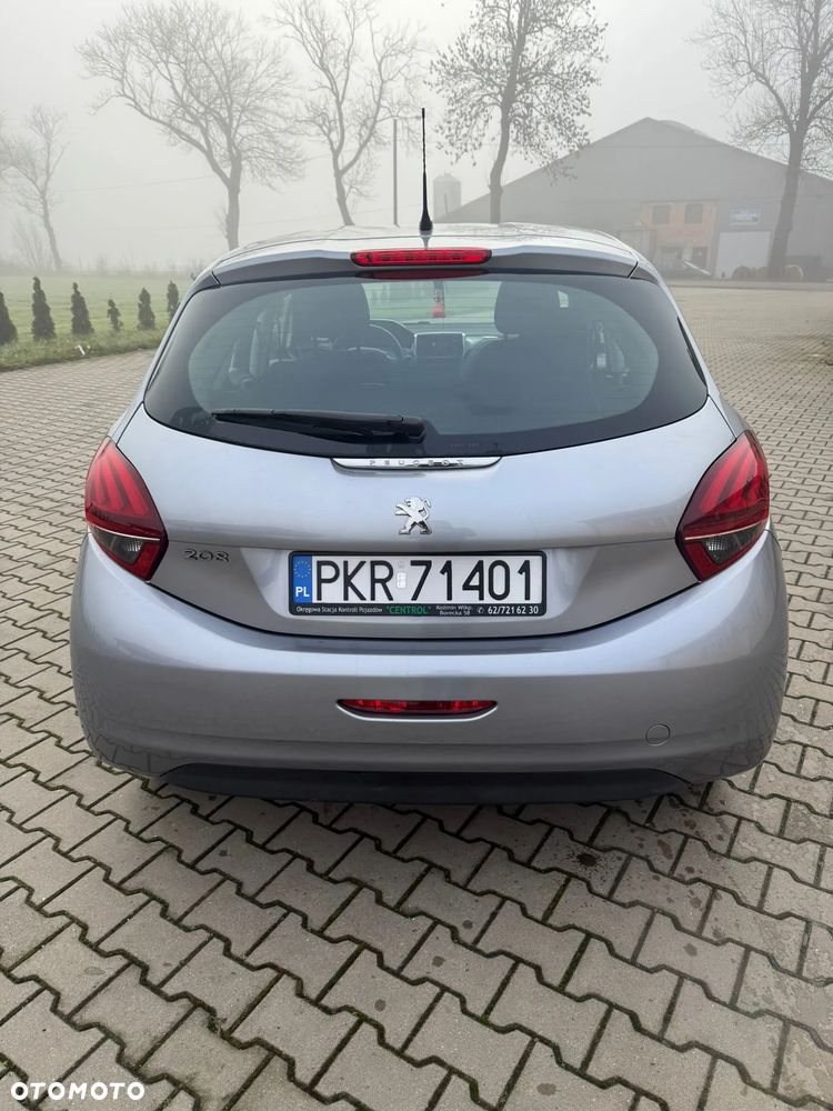 Peugeot 208 - 5