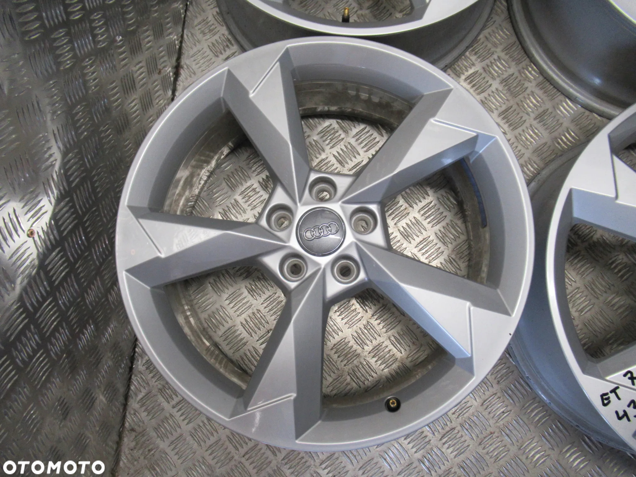 Felgi Audi Q3 RS Q3 A3 A4 Q2 SQ2 7Jx19 et43 5x112 - 5