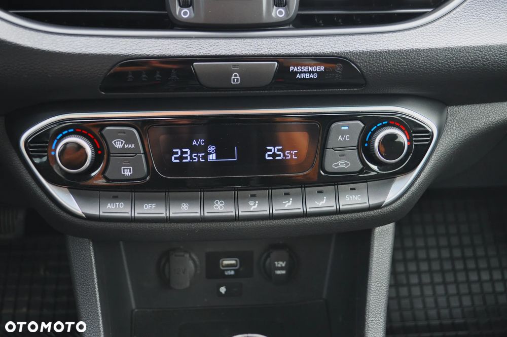 Hyundai i30 1.5 T-GDI 48V Premium DCT - 19