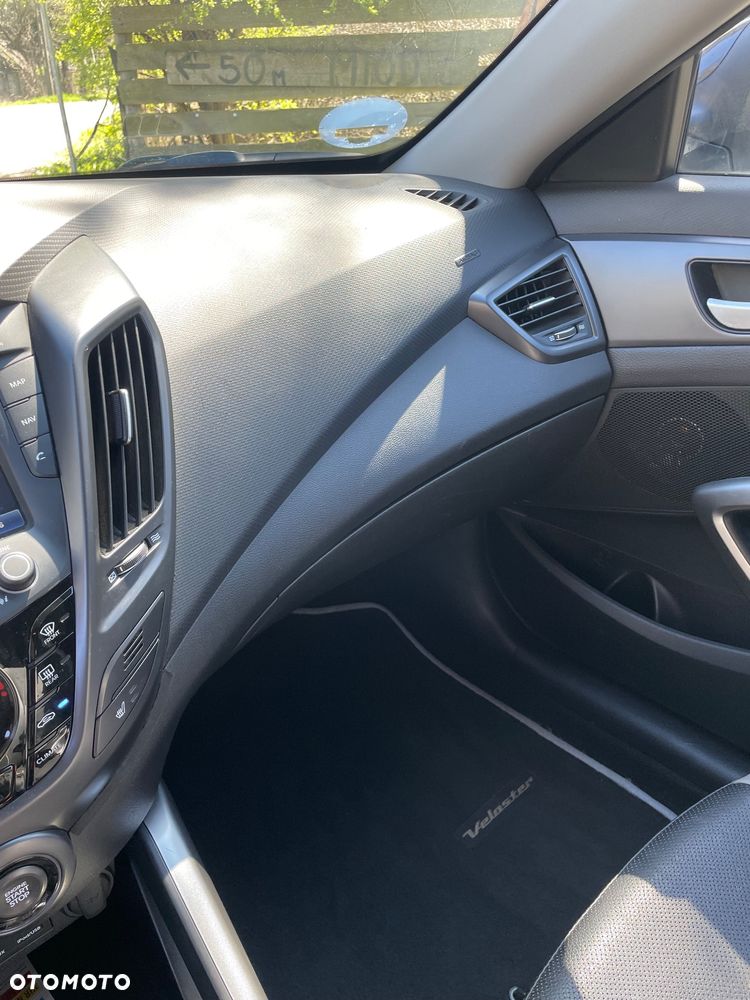 Hyundai Veloster 1.6 Turbo Style - 18