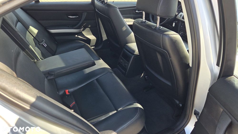 BMW Seria 3 318i Edition Exclusive - 14