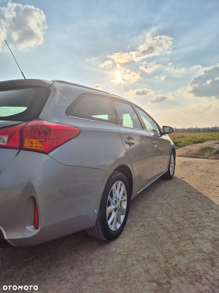 Toyota Auris 2.0 D-4D Executive - 13