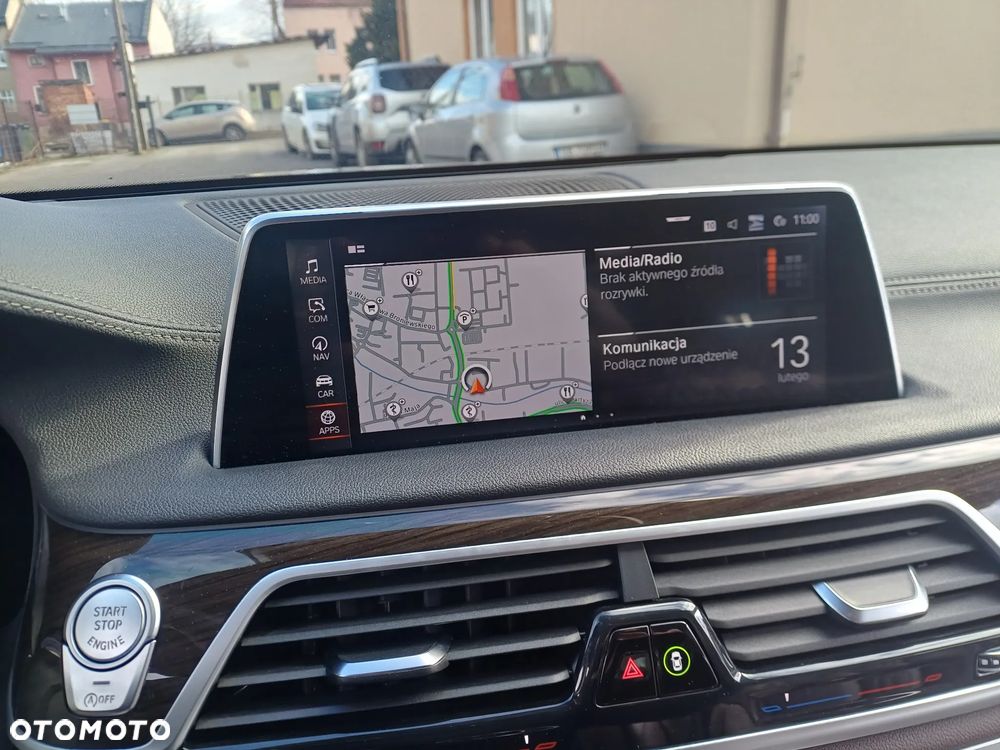 BMW Seria 7 750i xDrive - 9