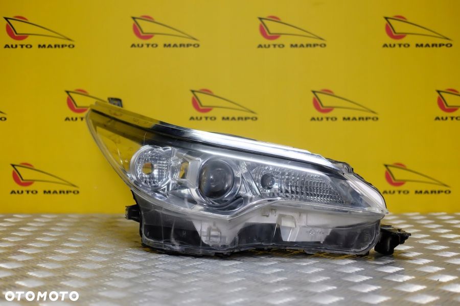 TOYOTA FORTUNER 2015- REFLEKTOR LAMPA ZWYKŁA PRAWA - 2