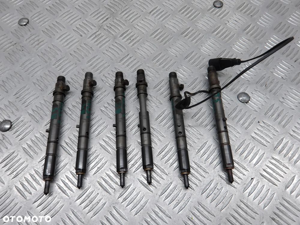 PASSAT B5 FL SEDAN 2.5 TDI 4MOTION WTRYSK WTRYSKIWACZ 043213795 - 3