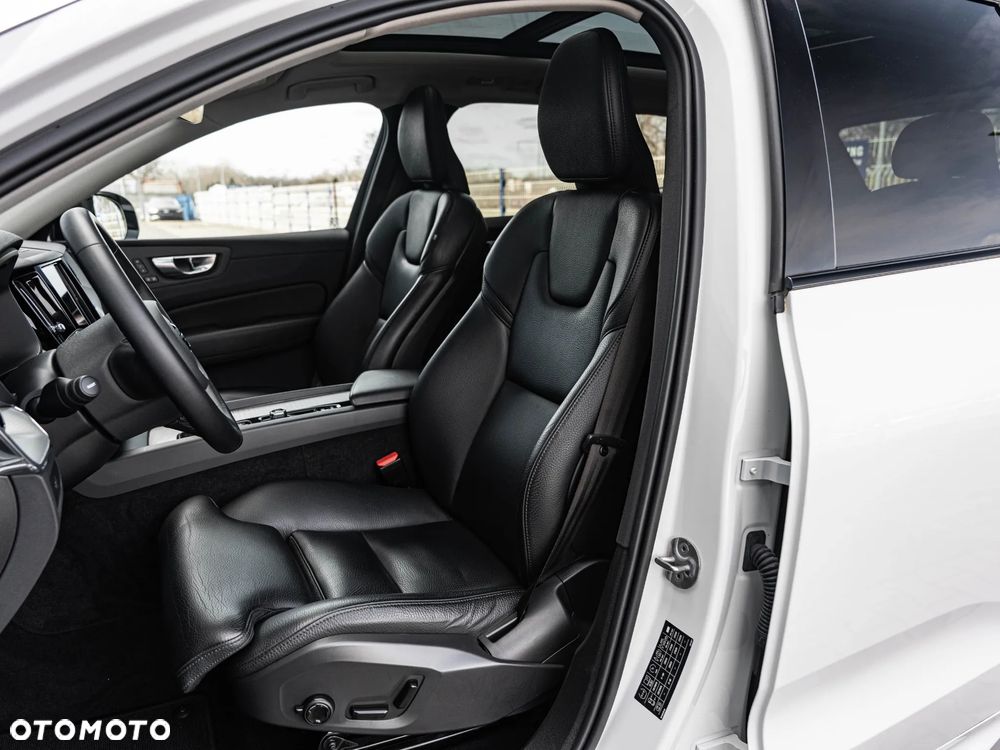 Volvo XC 60 B4 B Plus Dark - 23