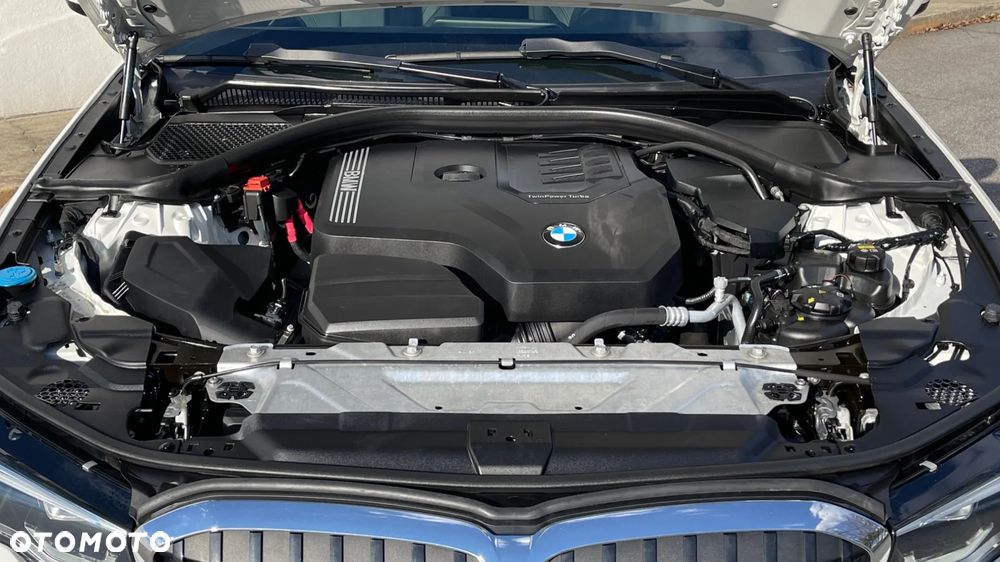 BMW Seria 3 330i Luxury Line - 30