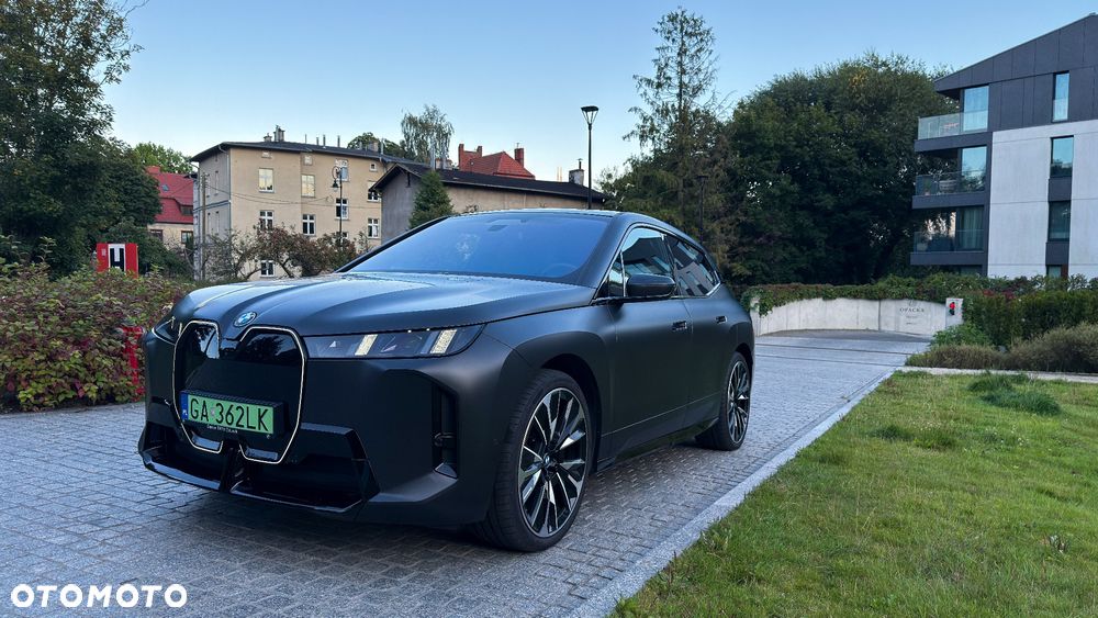BMW iX - 10