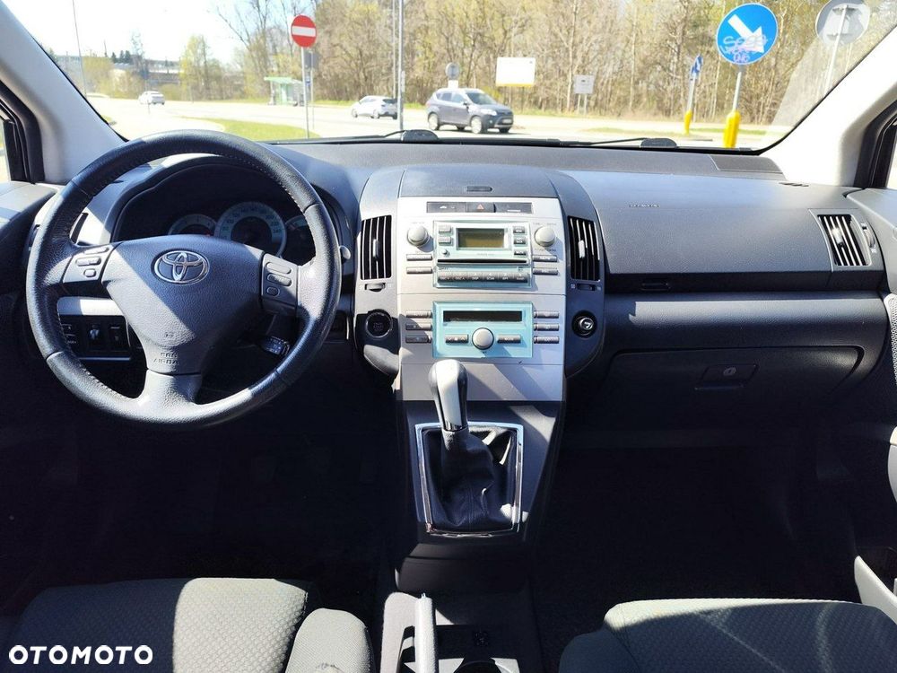 Toyota Corolla Verso - 21