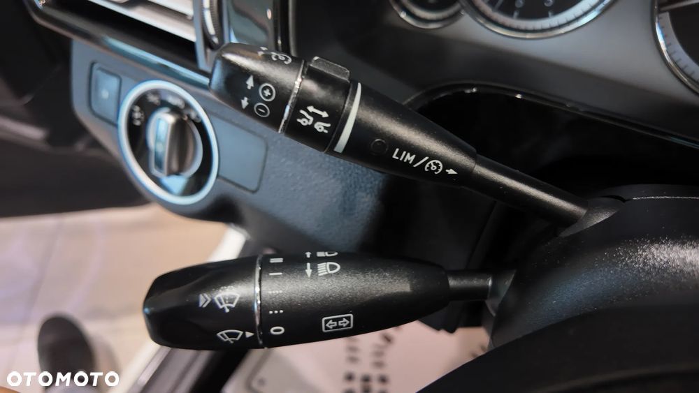 Mercedes-Benz Klasa E 350 CDI DPF BlueEFFICIENCY 7G-TRONIC Avantgarde - 26