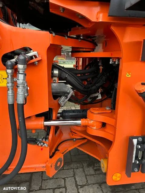 Hitachi ZW 180-6 - 18