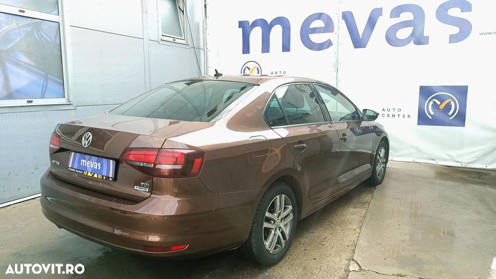 Volkswagen Jetta 2.0 TDI Comfortline - 7