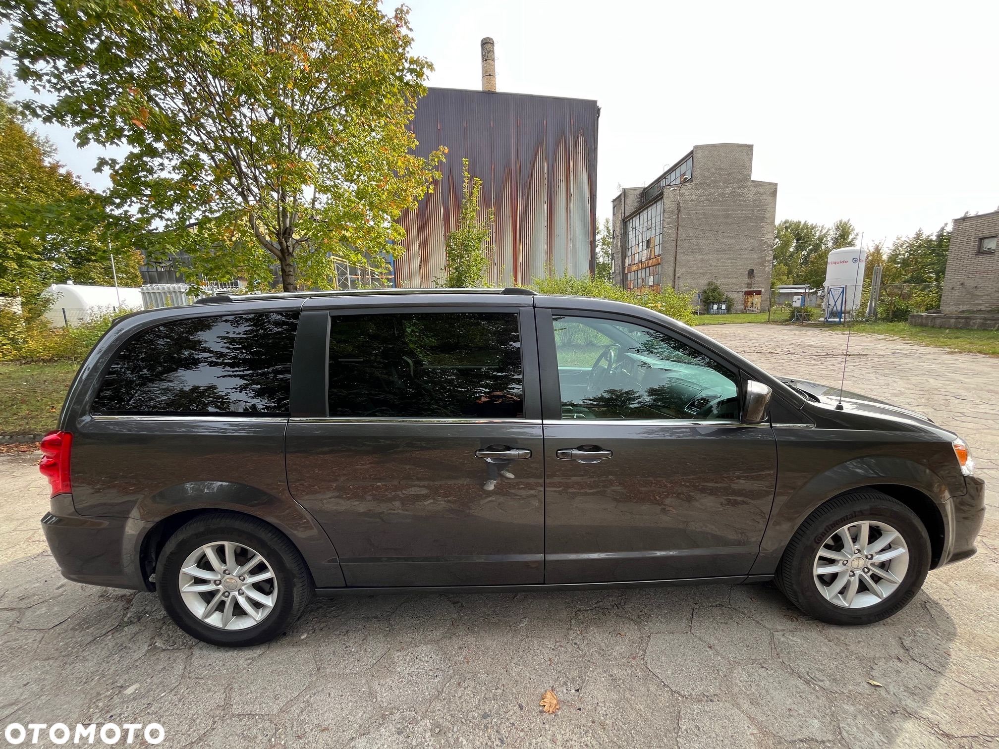 Dodge Grand Caravan - 12