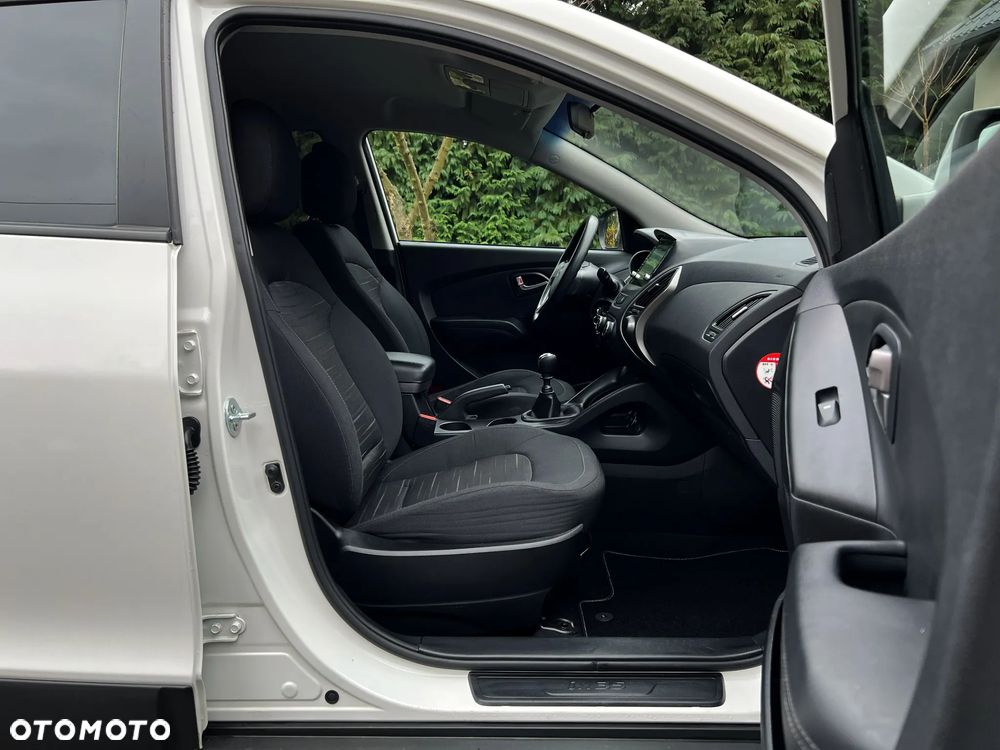 Hyundai ix35 1.6 2WD Fifa World Cup Edition - 6