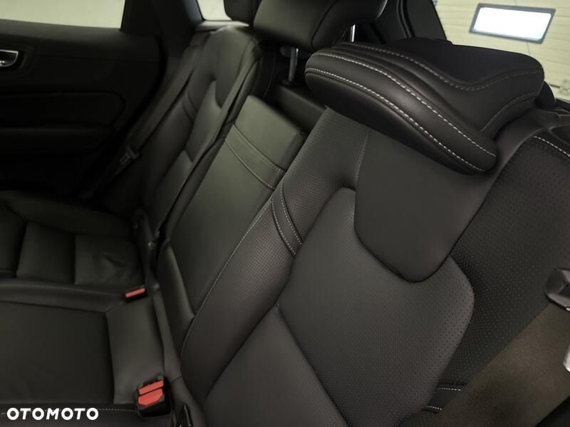 Volvo XC 60 B4 B R-Design - 19
