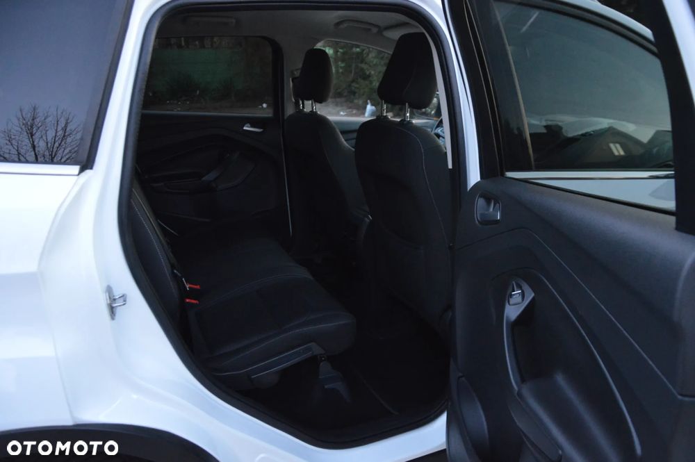 Ford Kuga 2.0 TDCi 2x4 Titanium - 19