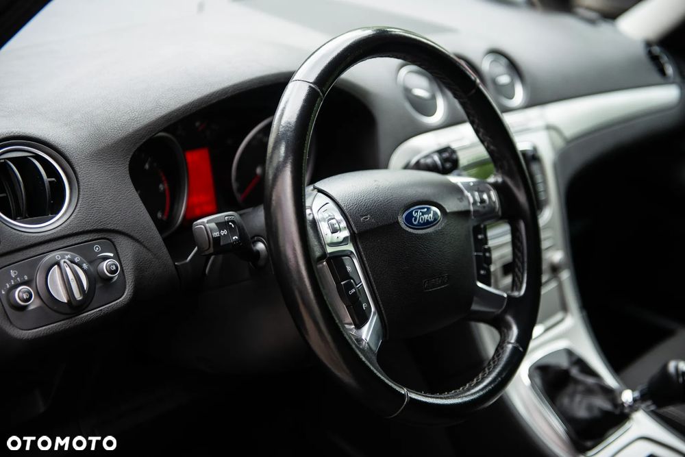 Ford Galaxy 2.0 TDCi Ghia - 18