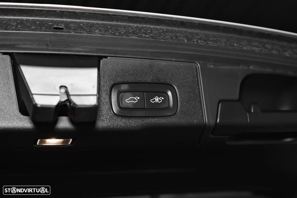 Volvo XC 60 T8 AWD Plus Black Edition - 44