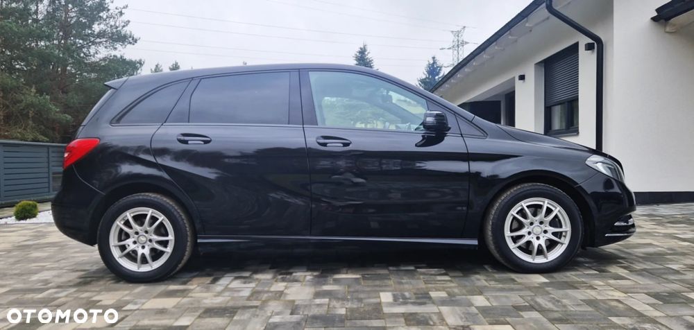 Mercedes-Benz Klasa B 180 Edition - 11