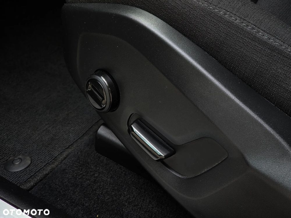 Volvo XC 60 B4 D Momentum Pro - 27