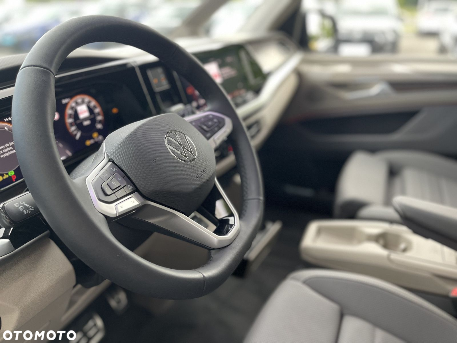 Volkswagen Multivan - 11