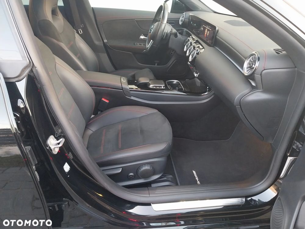 Mercedes-Benz CLA 250 4Matic 7G-DCT AMG Line - 24